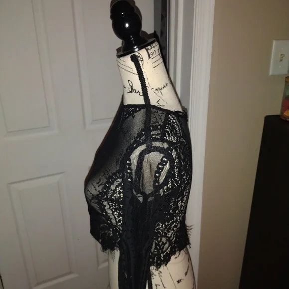 Lace crop top size S - Picture 2 of 5